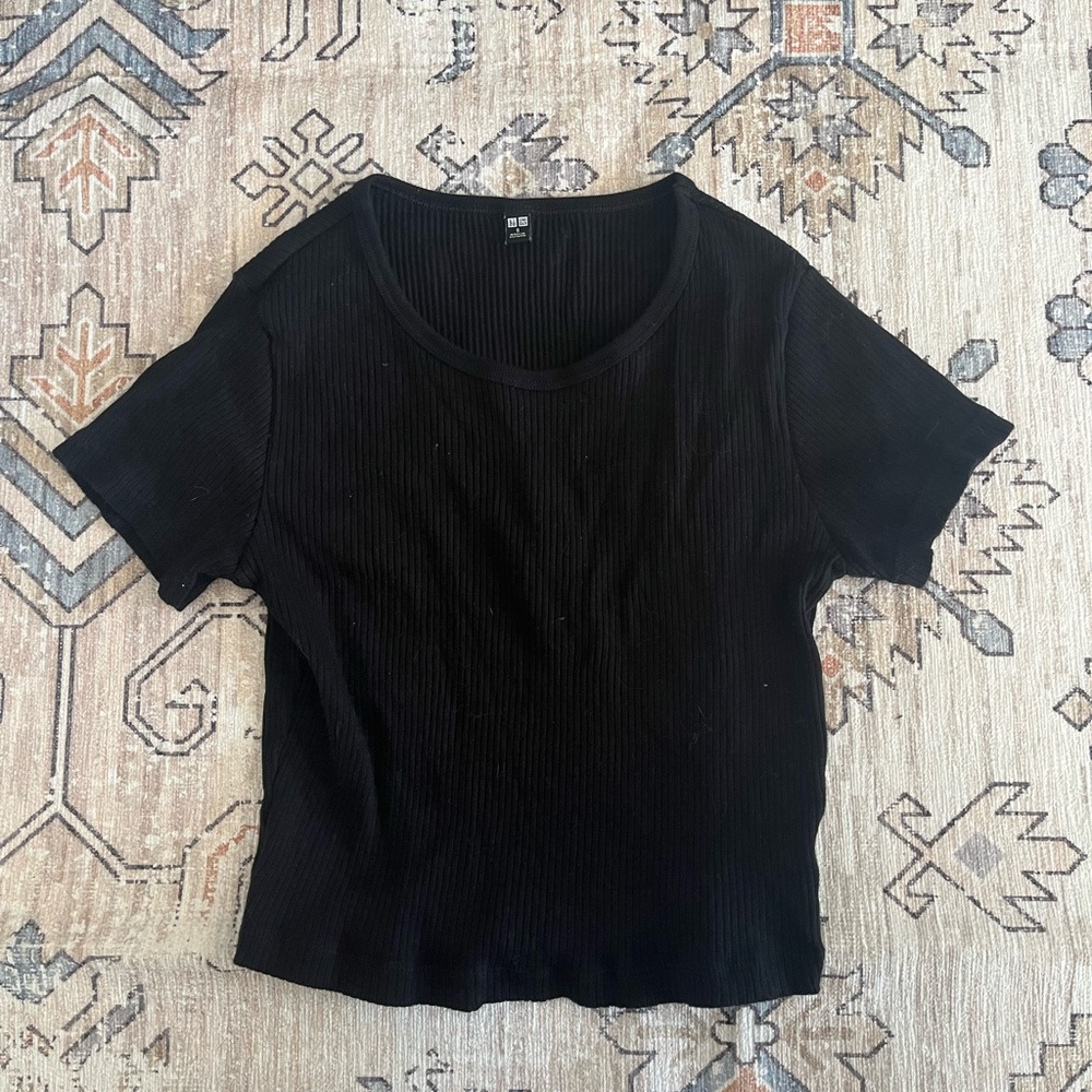 Uniqlo crop tee